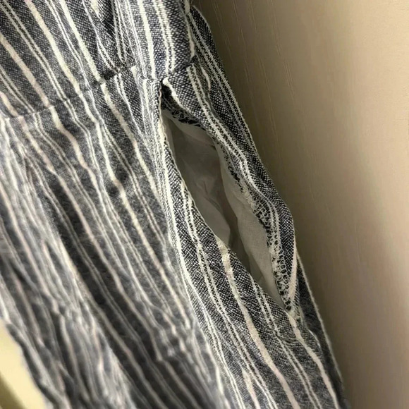 Old Navy Blue and White Striped Romper Jumpsuit Size XS w Pockets - Picture 3 of 7